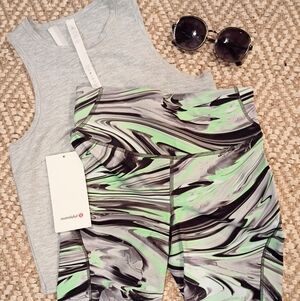 LULULEMON SZ 6 8" INSEAM BACE RACE SHOETS W/ LULU OPEN BACK TANK SET